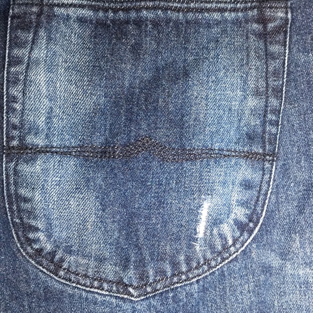 Distressed Jeans - Picture 4 of 5